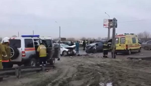 Сразу три Toyota попали в жуткое ДТП на южном подъезде к Ростову: видео